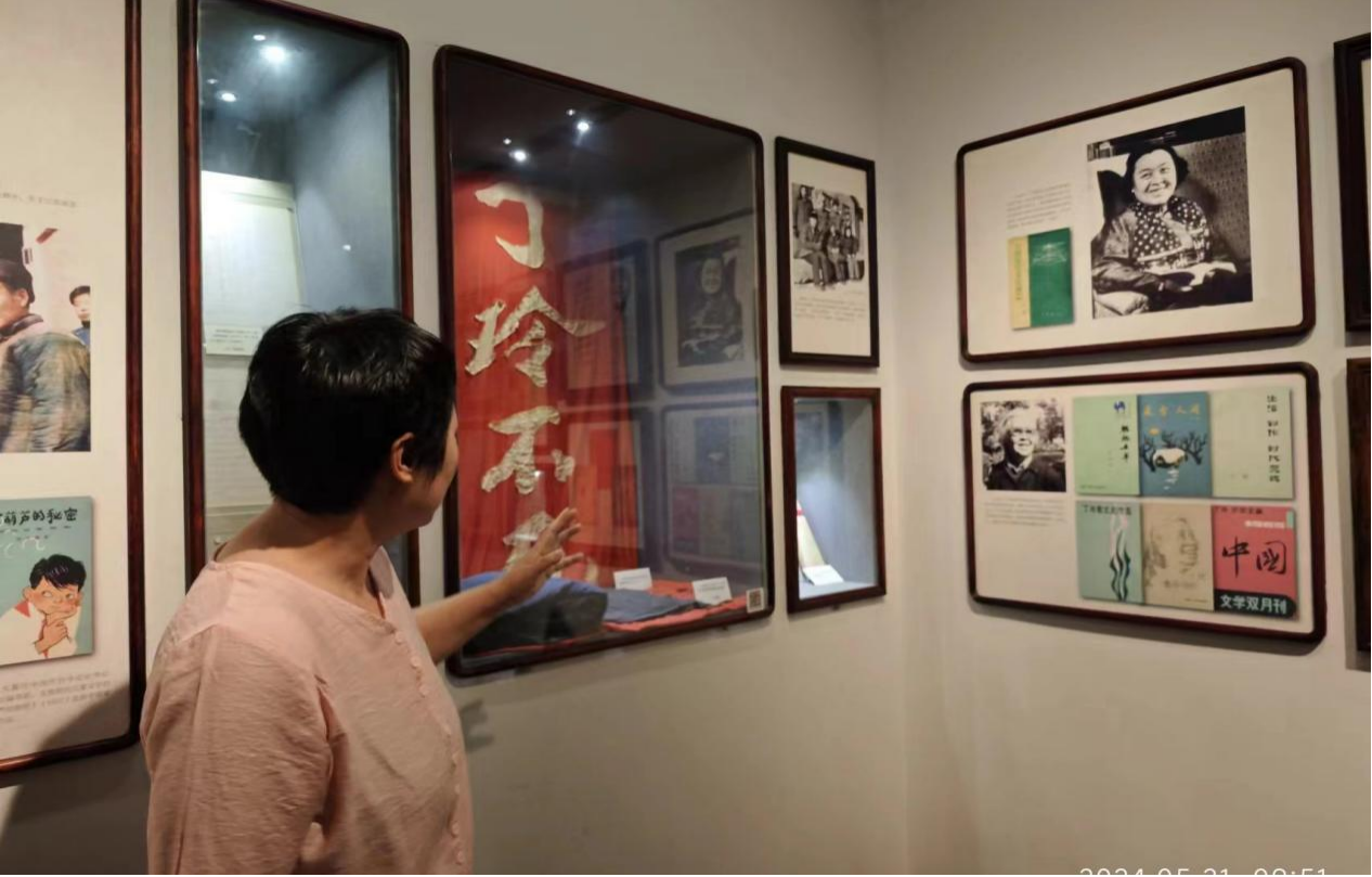 感悟中國現當代文學,強化主業責任與使命——現教社第一黨支部赴中國現代文學館參觀學習 感悟中國現當代文學,強化主業責任與使命——現教社第一黨支部赴中國現代文學館參觀學習